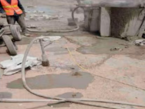 萨尔图水泥混凝土路面板底注浆技术 路面脱空注浆整治方案